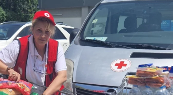 БЧК с хуманитарна помощ за възрастните хора от "Дома на ужасите" (СНИМКИ)