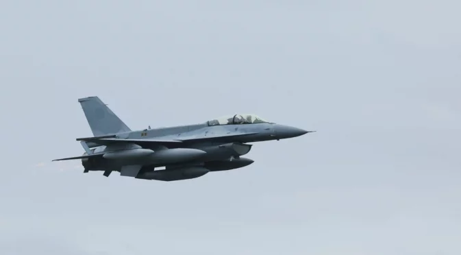 Вторият изтребител F-16 пристига днес в България (ВИДЕО)