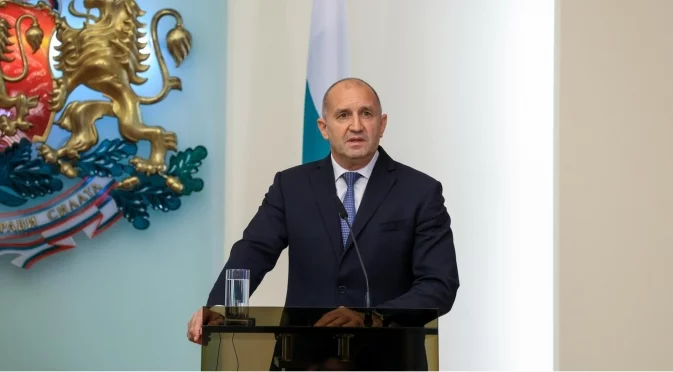 Радев прави партия при предсрочни избори: Анализ на експерти