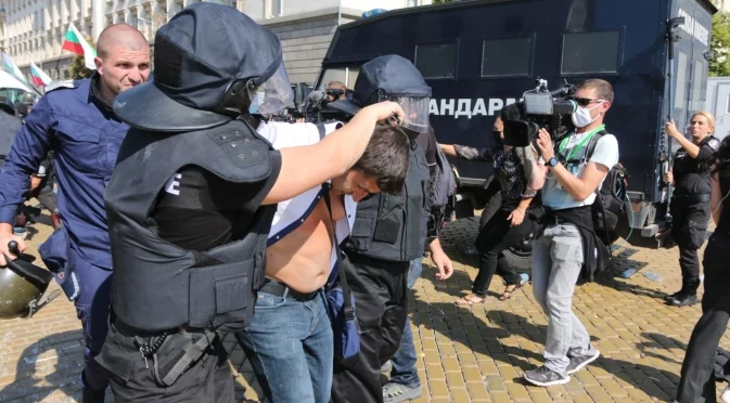 Парадокс? Бивш координатор на ГЕРБ осъди МВР за полицейско насилие на анти-ГЕРБ протестите