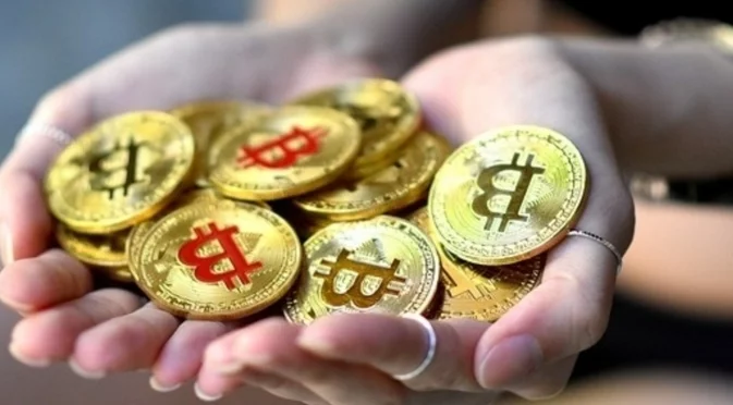 Цената на биткойна отново е близо до абсолютен рекорд