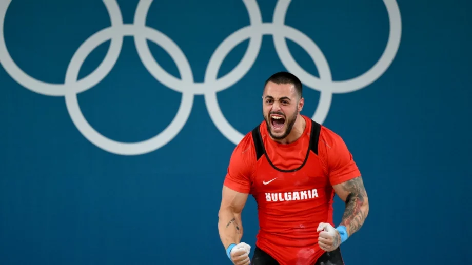 Няма друга като нея! Карлос Насар откри зала "Карлос Насар"