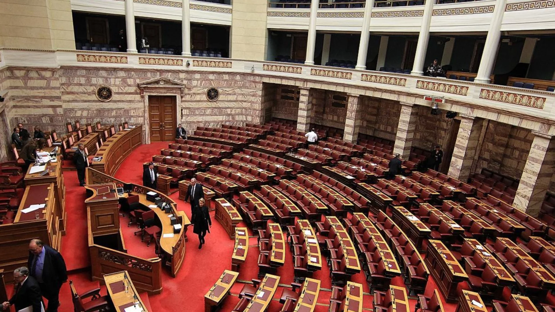 Като с „Величие“: Пренареждане и в гръцкия парламент