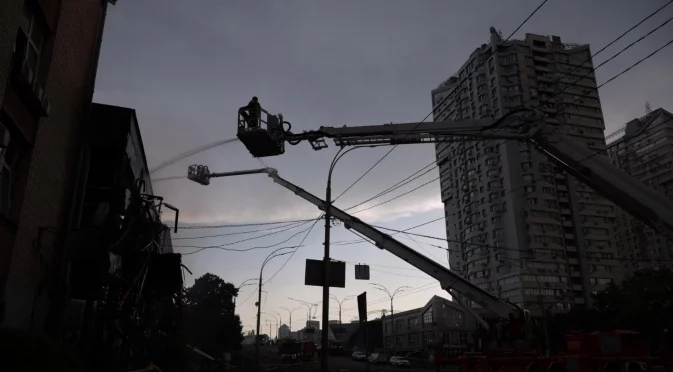 В Естония: Затвор за руски лъжи. В Украйна: Затрупан от руски удар мъж пее украинския химн (ВИДЕО)