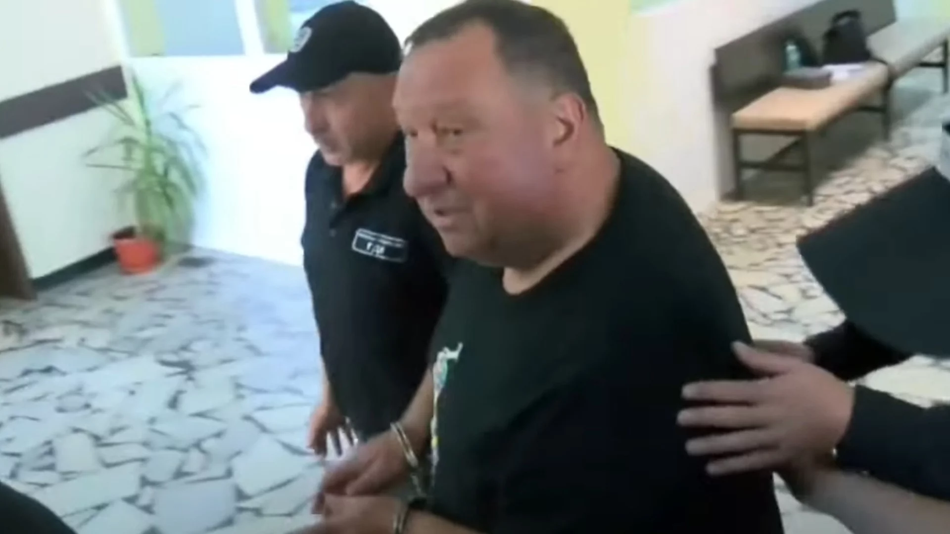 "Направих ги стаи под наем и така им бръкнах в г*за" и "Май*ата им, нека го затворят дома": Валентин Желев