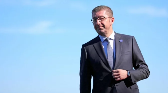 За Мицкоски "френското предложение" било "нож в белия дроб на македонската идентичност"