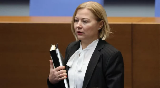 Увеличиха заплатите на полицаите, на медицинските сестри не: Надежда Йорданова за „домовете на ужасите“ 