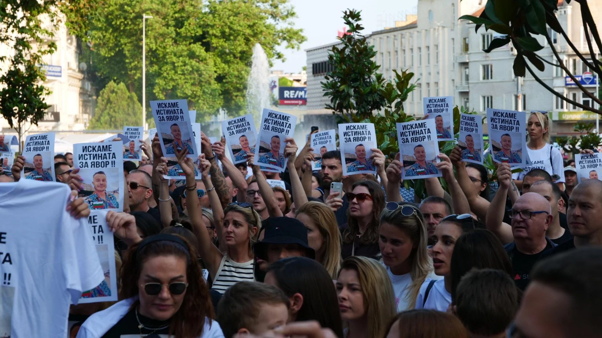 След смъртта на Явор: Тази вечер варненци отново се събраха на протест