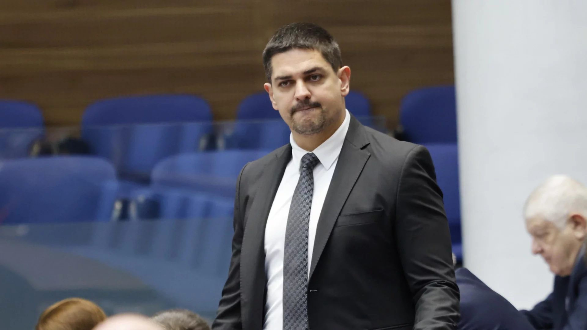 МЕЧ искат оставката на Митов: Радостин Василев го класира като най-некадърния министър
