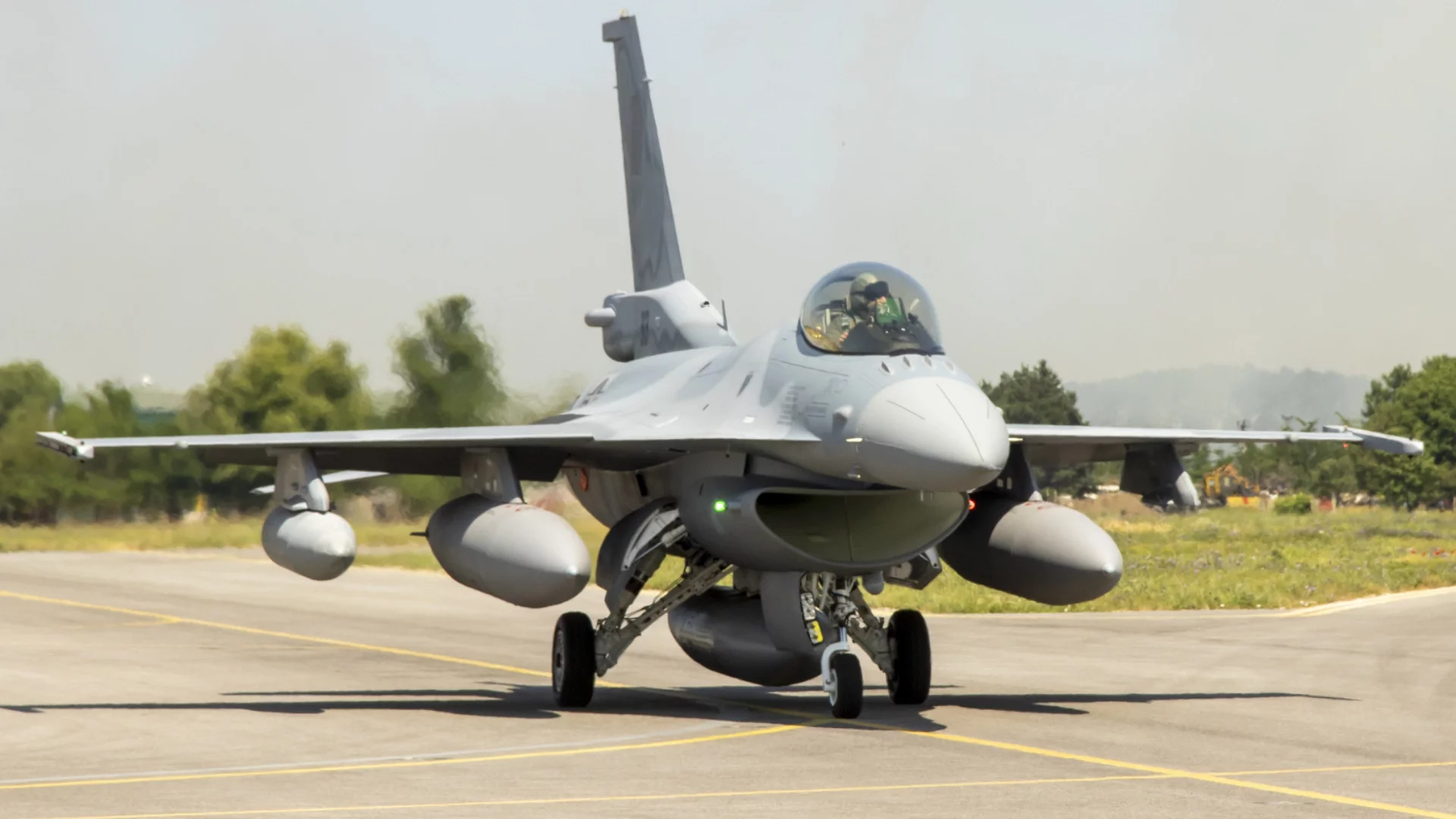 "Купихме си самолет за война": F-16 и дроновете в българската армия