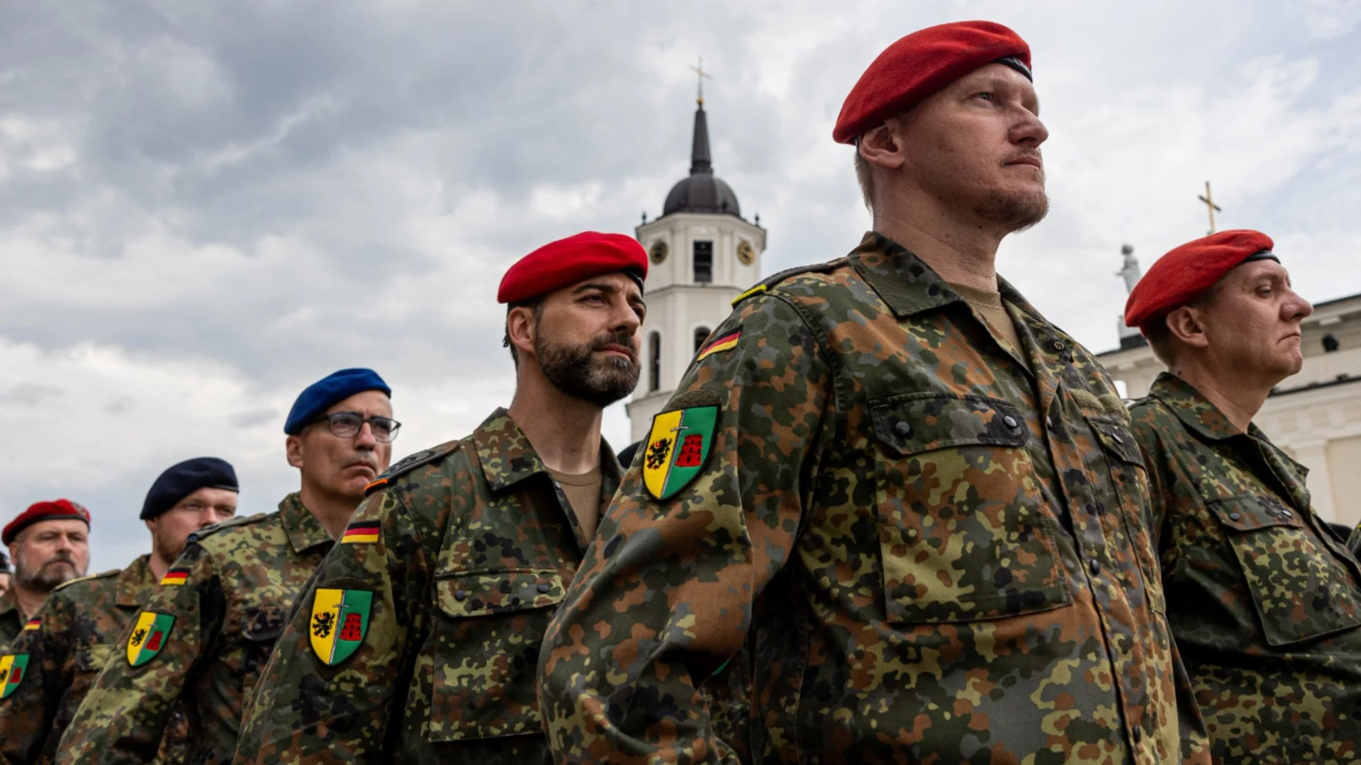 Германски политици не искат превъоръжаване на Бундесвера, а преговори с Русия