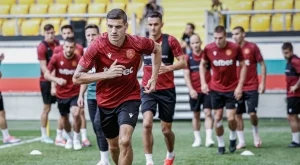 Футболист №1 на България ляга под ножа