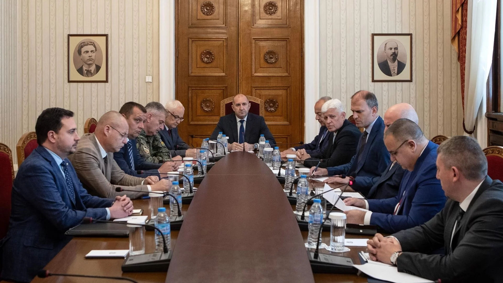 И президентът Радев свика службите заради Иран