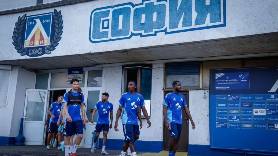 Защитник на Левски, за когото се говореше, че ще напуска, тренира отделно от отбора
