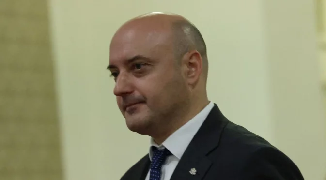 ДБ не искат да торпилират еврозоната: Атанас Славов каза ще го бъде ли вотът на недоверие