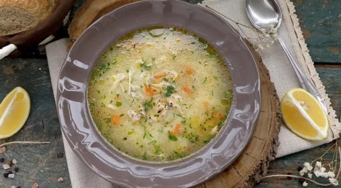 Вкусна пилешка супа с коприва: Рецептата, от която ще си оближете пръстите