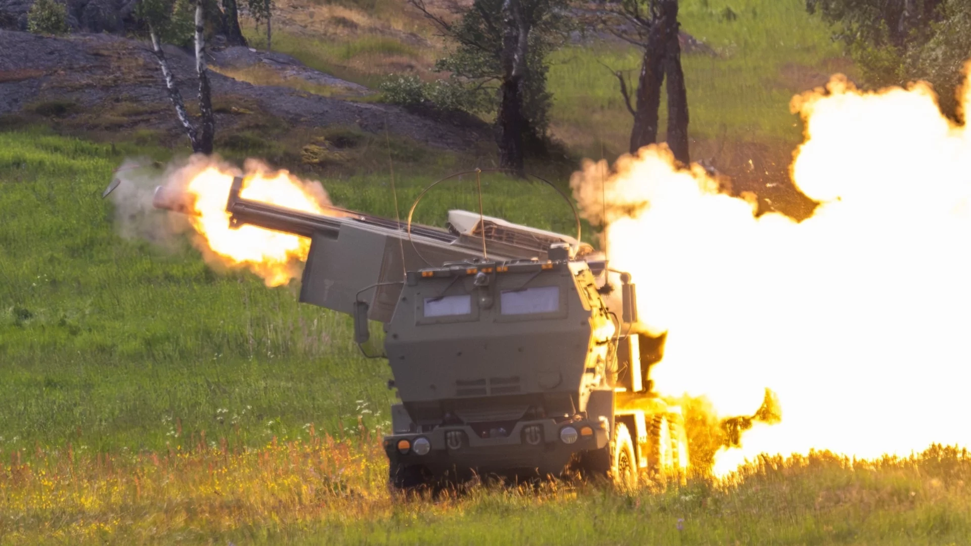 HIMARS не прощава: Убити и ранени след удар по руски военен конвой (ВИДЕО)