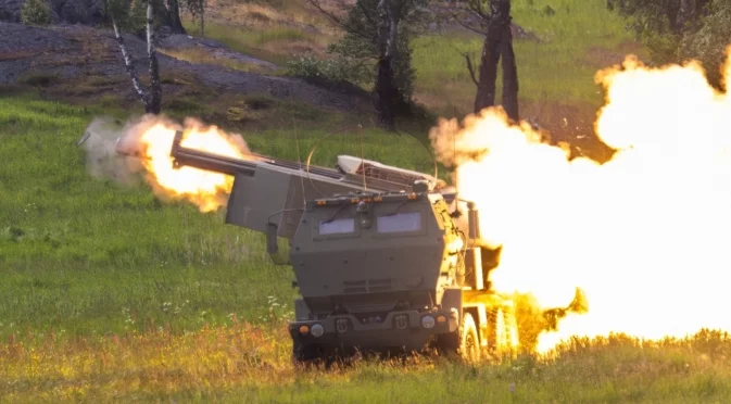 HIMARS не прощава: Убити и ранени след удар по руски военен конвой (ВИДЕО)