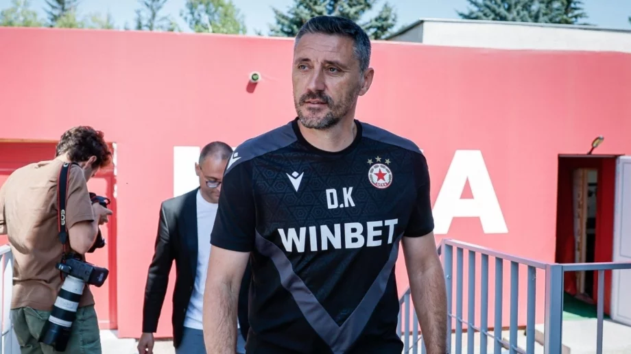 Феновете го намразиха за година, лекува контузия цяла пролет - започна с номерата и при Керкез