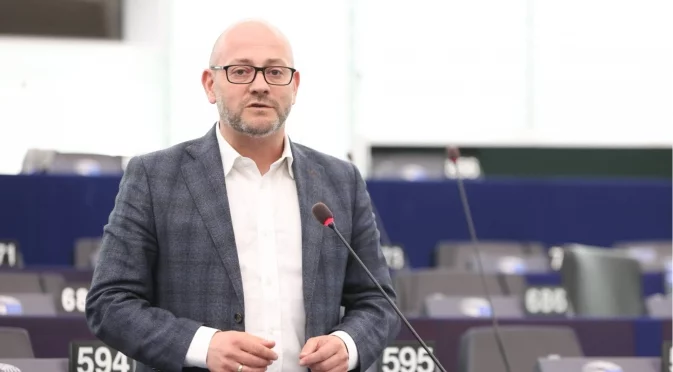 Президентът е обект на външно влияние на чужди активи