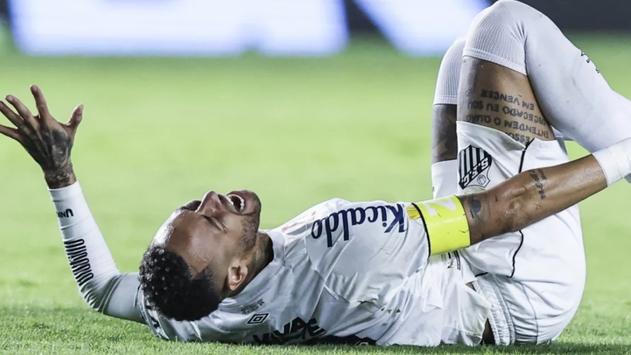 Бащата на Неймар: Мислите ли, че е скъсал кръстни връзки, защото е играл покер?