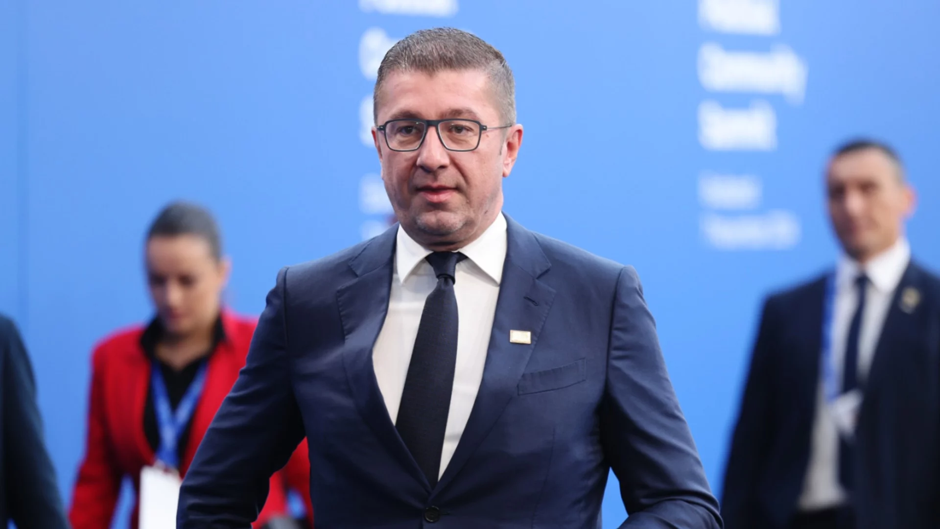 Мицкоски с призив към България: Иска му се македонските идентичност и език да са вековни