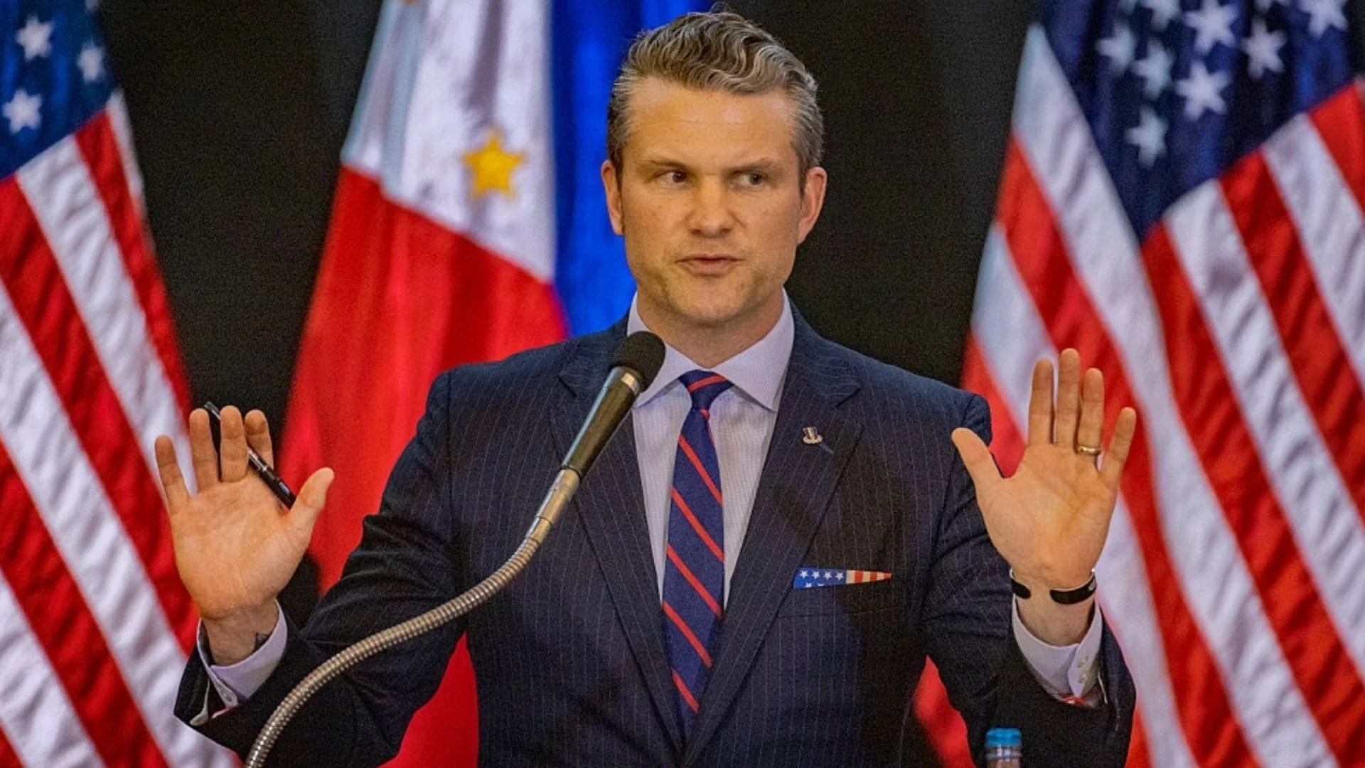 Тотален двойкаджия: Министърът на отбраната на Тръмп не знае елементарни военни факти (ВИДЕО)