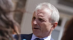 Гриша Ганчев НА КРАКА при изгонените от националния отбор борци (СНИМКА)