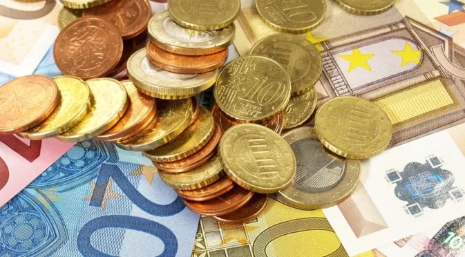 Еврото гравитира около важна психологическа граница спрямо долара
