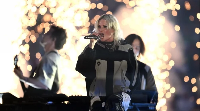 Вокалистката на Linkin Park обръсна главата на фен по време на концерт (ВИДЕО)