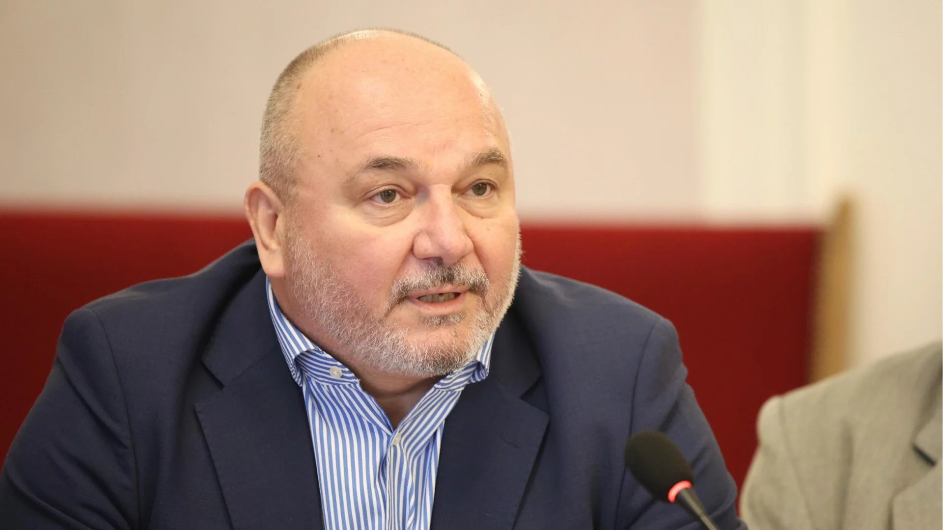 КЗК, КЗП и НАП да не се появяват по телевизиите: Любомир Дацов се скара на Спецов заради неверни твърдения