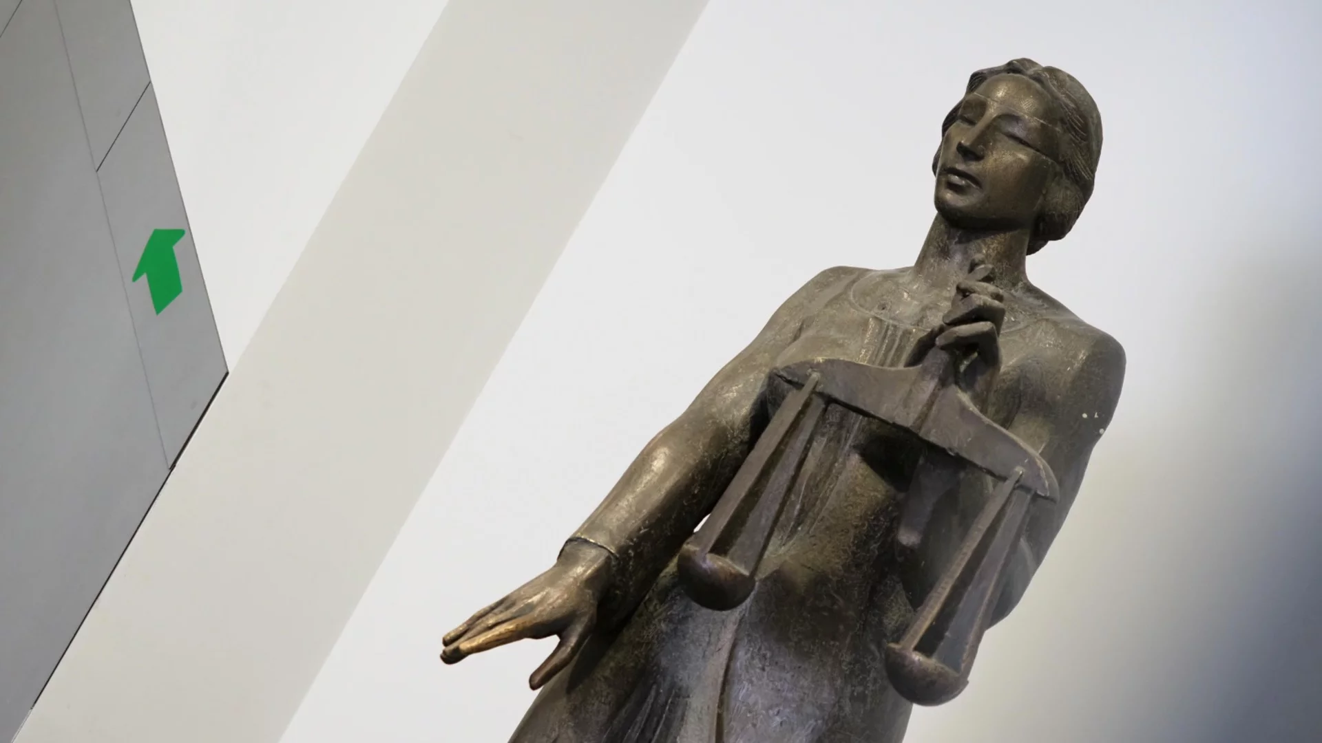 Разболели го: Бизнесмен съди НАП за 1 млрд. лева