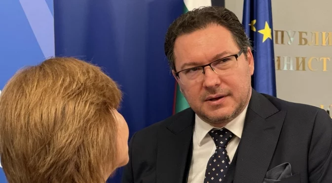 Даниел Митов: С въвеждането на еврото държавата ще стане по-сигурна