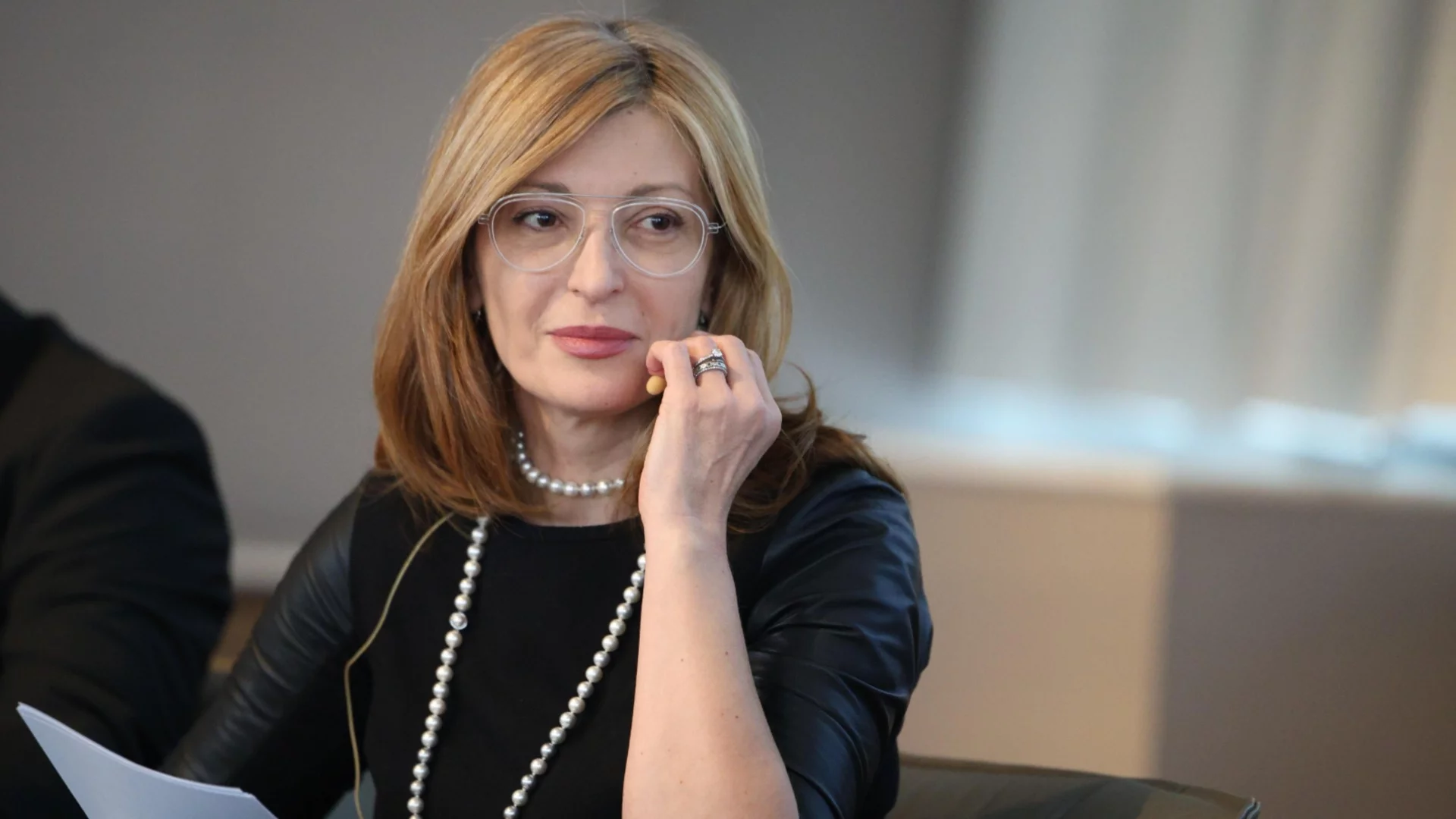 Реверанс към нас: Екатерина Захариева за доклада за еврозоната
