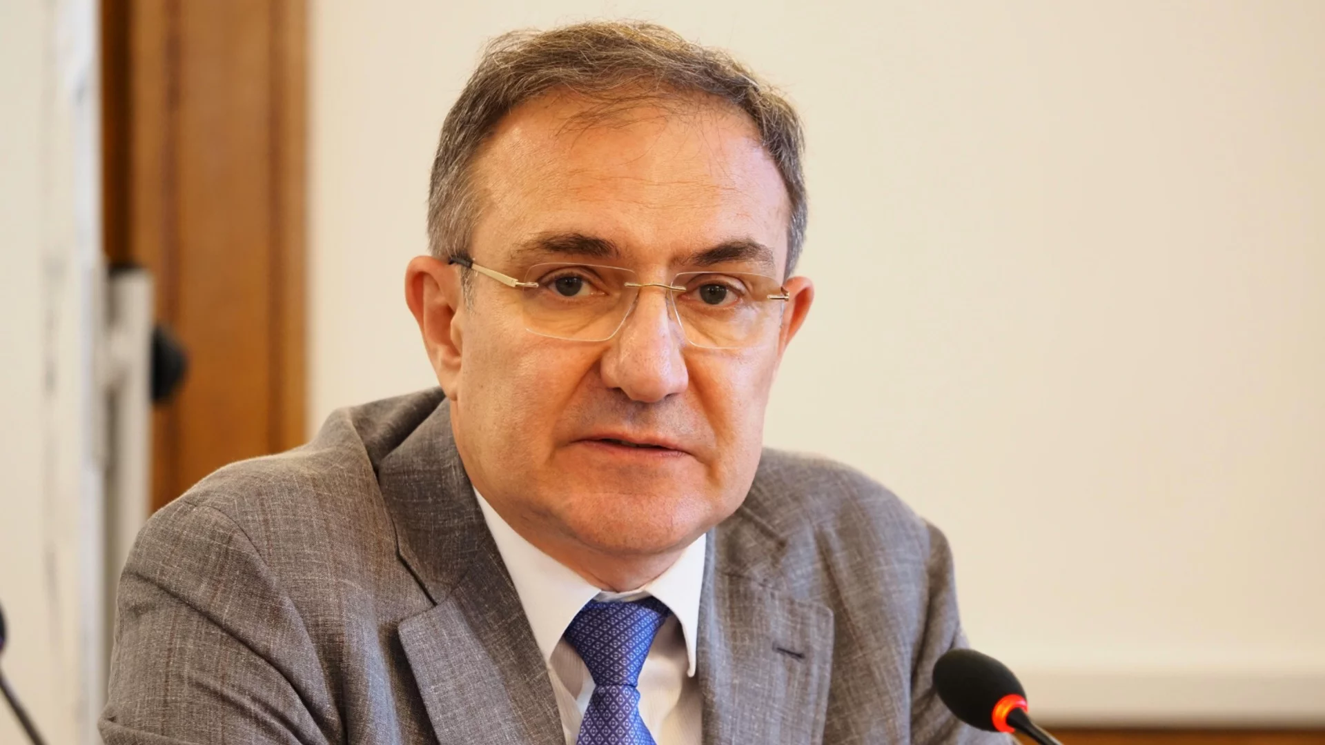 Гуцанов каза колко възрастни хора са изведени от домове