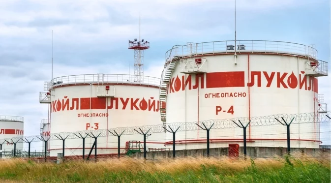 Чист ли е "Лукойл" пред данъчните: Спецов с отчет