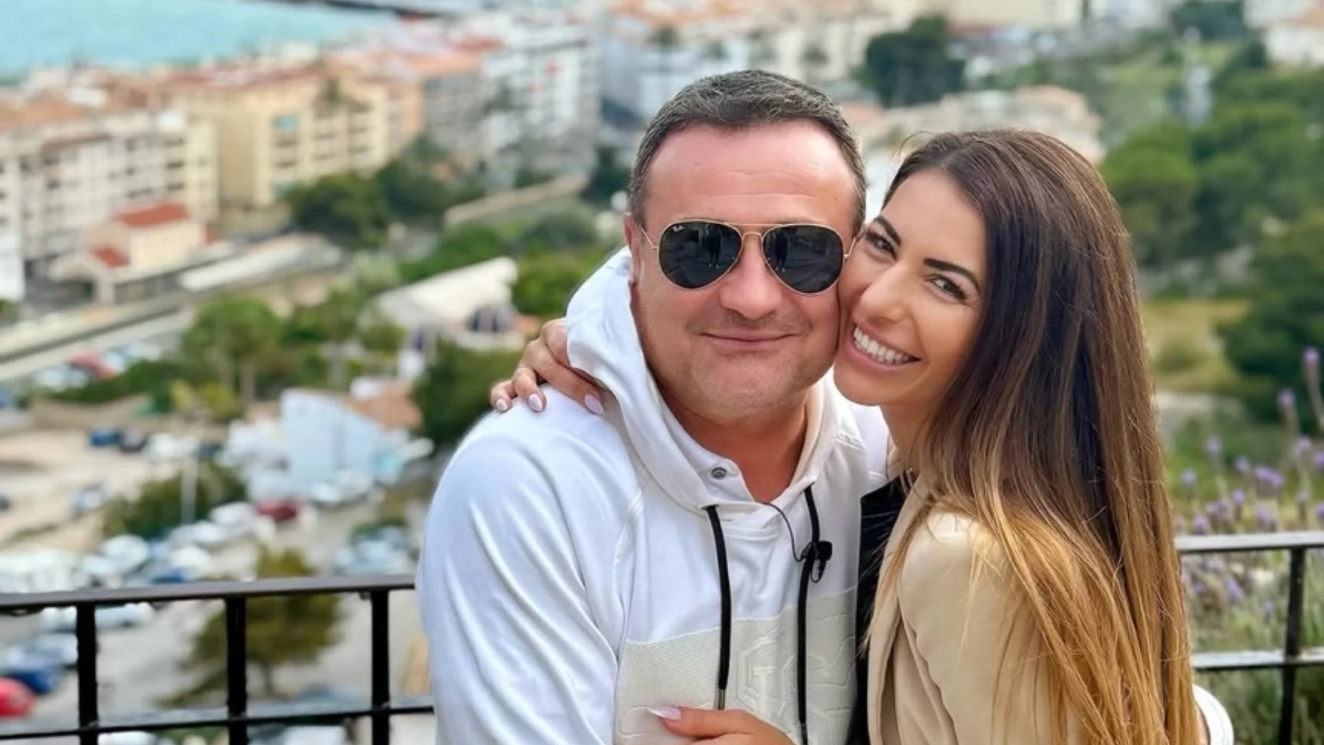 Новата на Димитър Рачков се похвали със скъп подарък за рождения си ден (ВИДЕО)