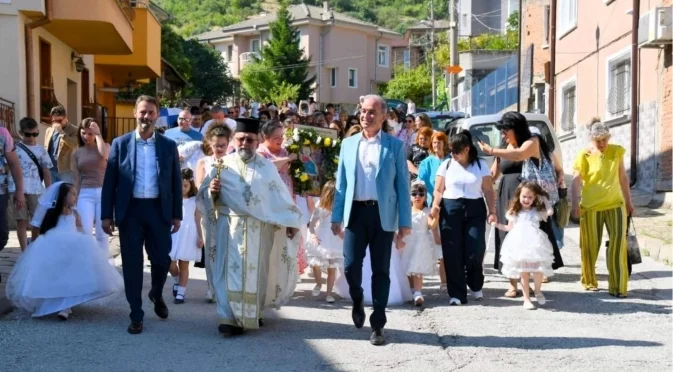 Калиниците в Асеновград: Градът отново „облече“ бяла премяна