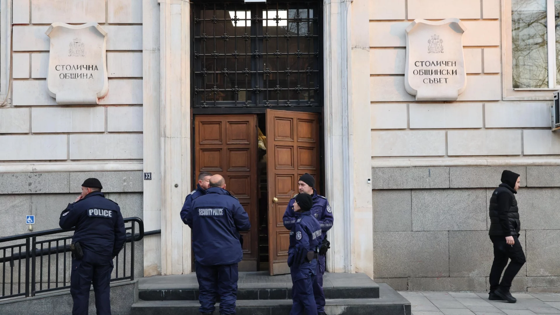 Антикорупционната комисия претърсва кабинета на столичен заместник-кмет