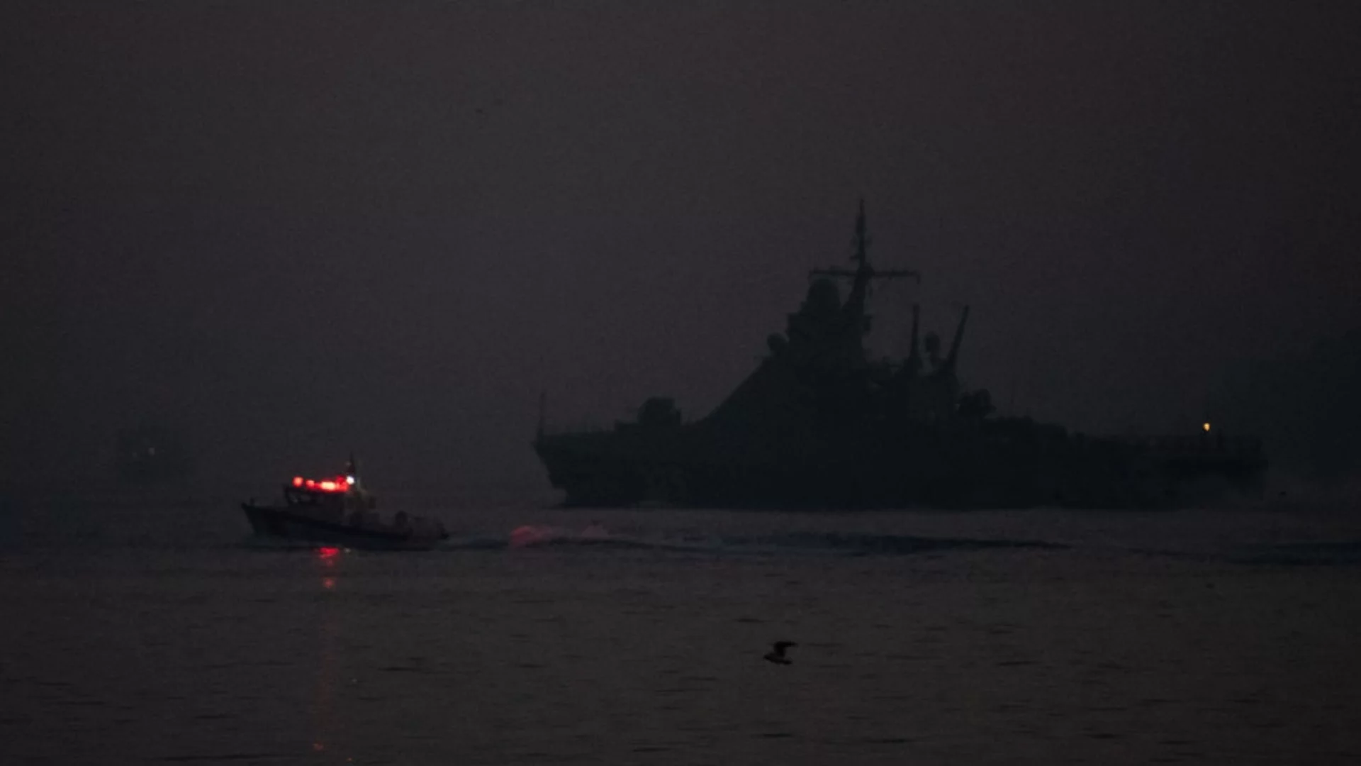 Заради санкционирани танкери: Русия провокира с военен кораб към война насред Ламанша
