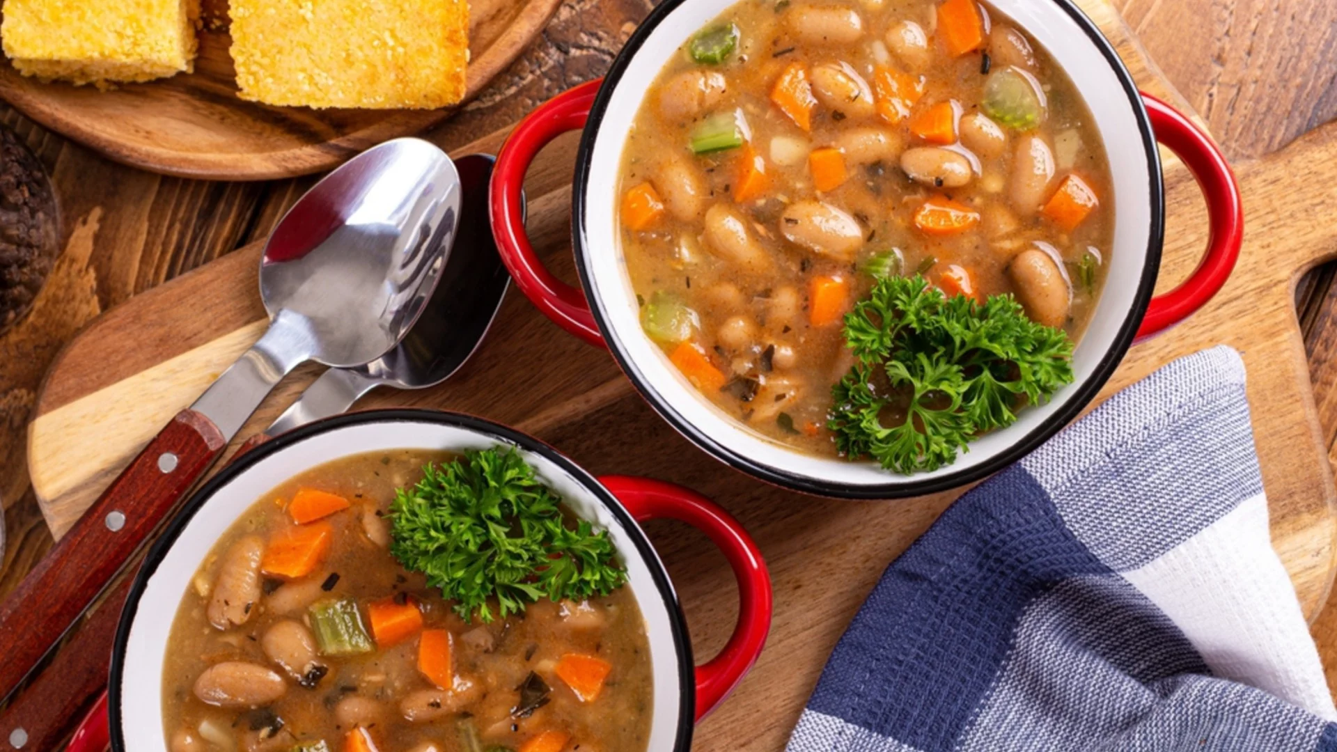 Как да приготвим най-вкусната боб чорба по селски?