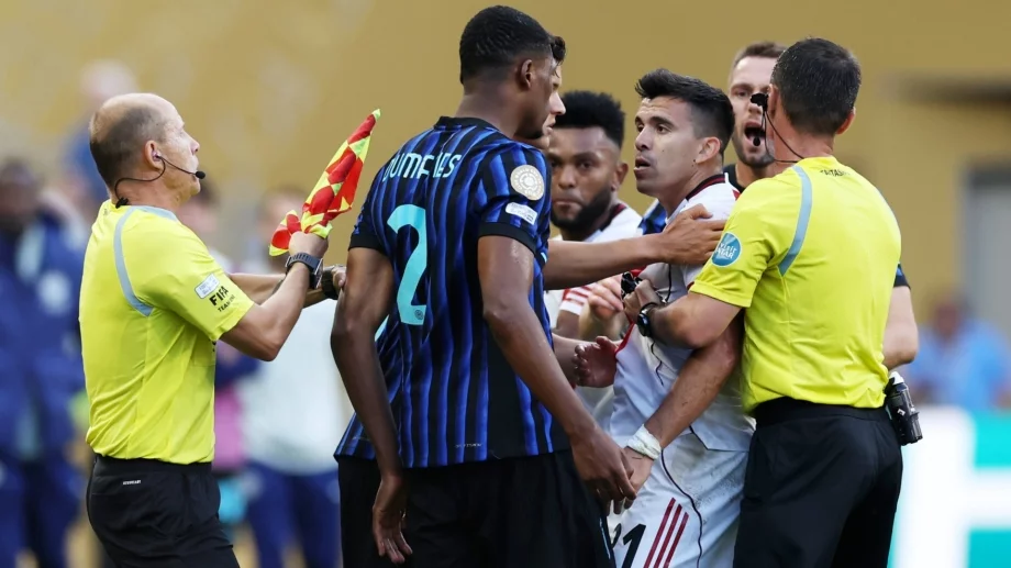 Същинско меле: Много грозни сцени след края на Интер - Ривър Плейт (ВИДЕО)