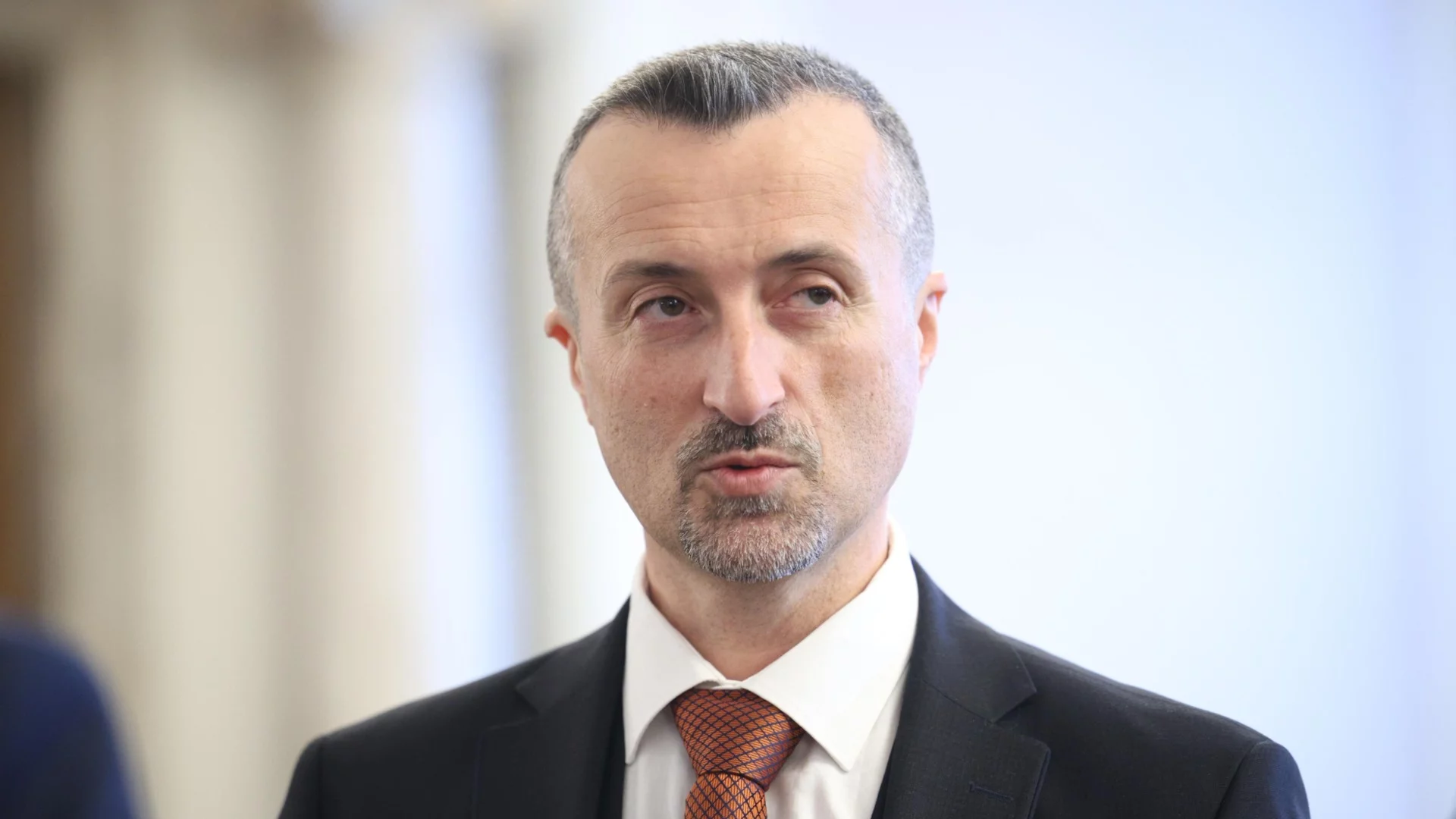 Нито една фирма не преговаря с НЗОК за безплатните лекарства за деца