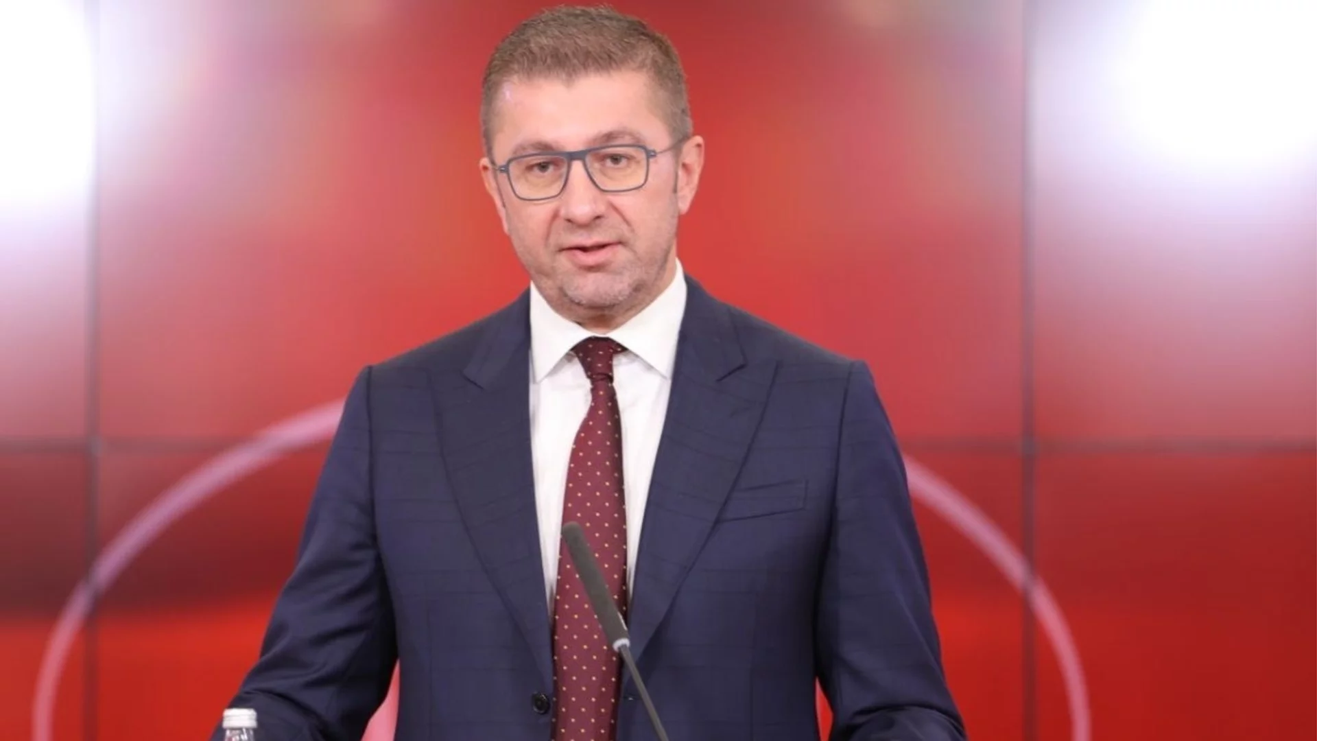 Со кротце, со благо и со малце вековна идентичност