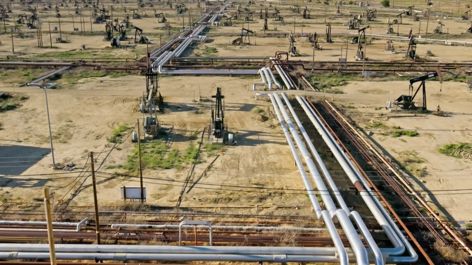 Цената на петрола пое в неочаквана посока заради новина от САЩ