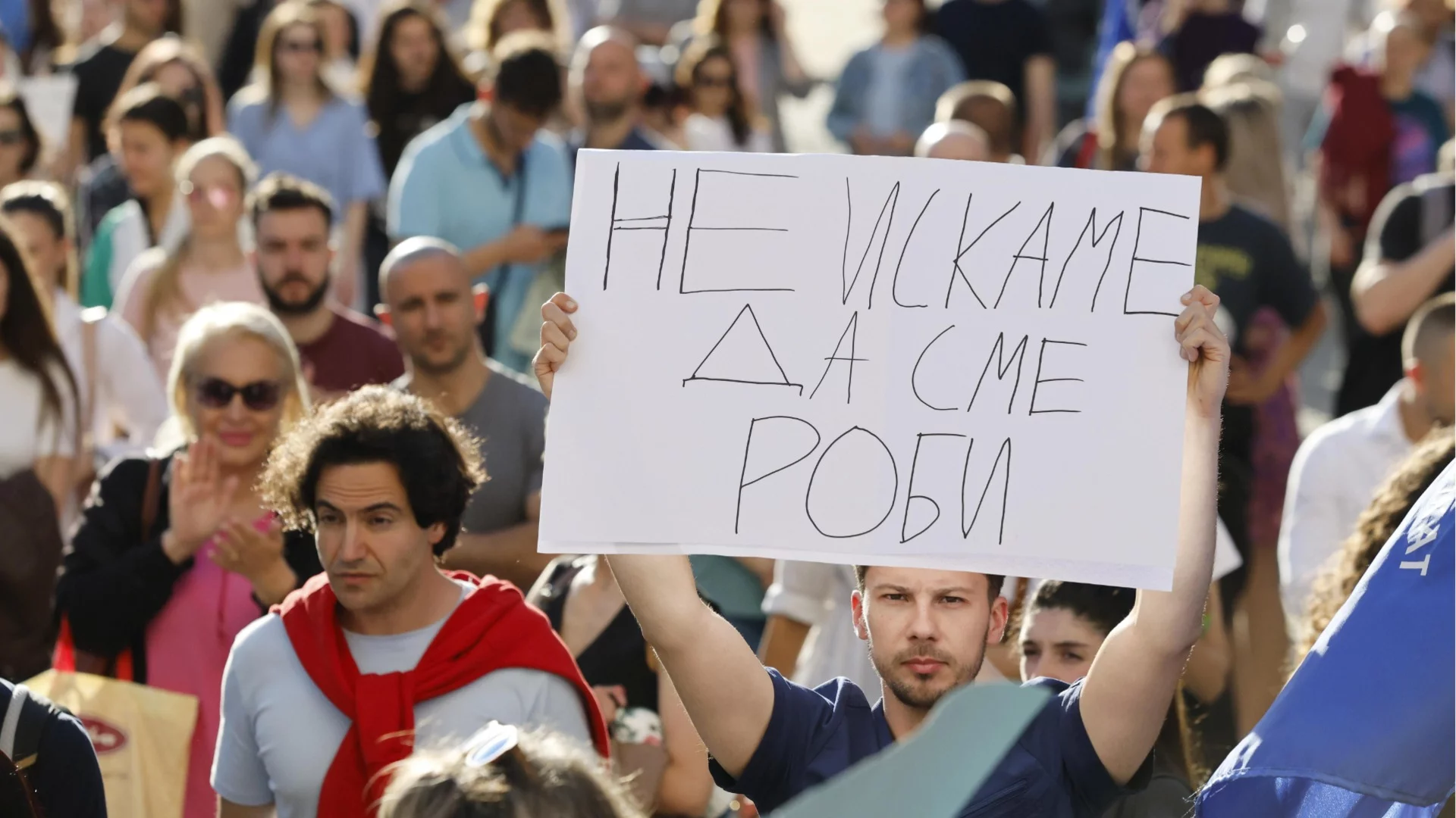 За бъдеще в България: Нов протест на младите лекари в София и Варна
