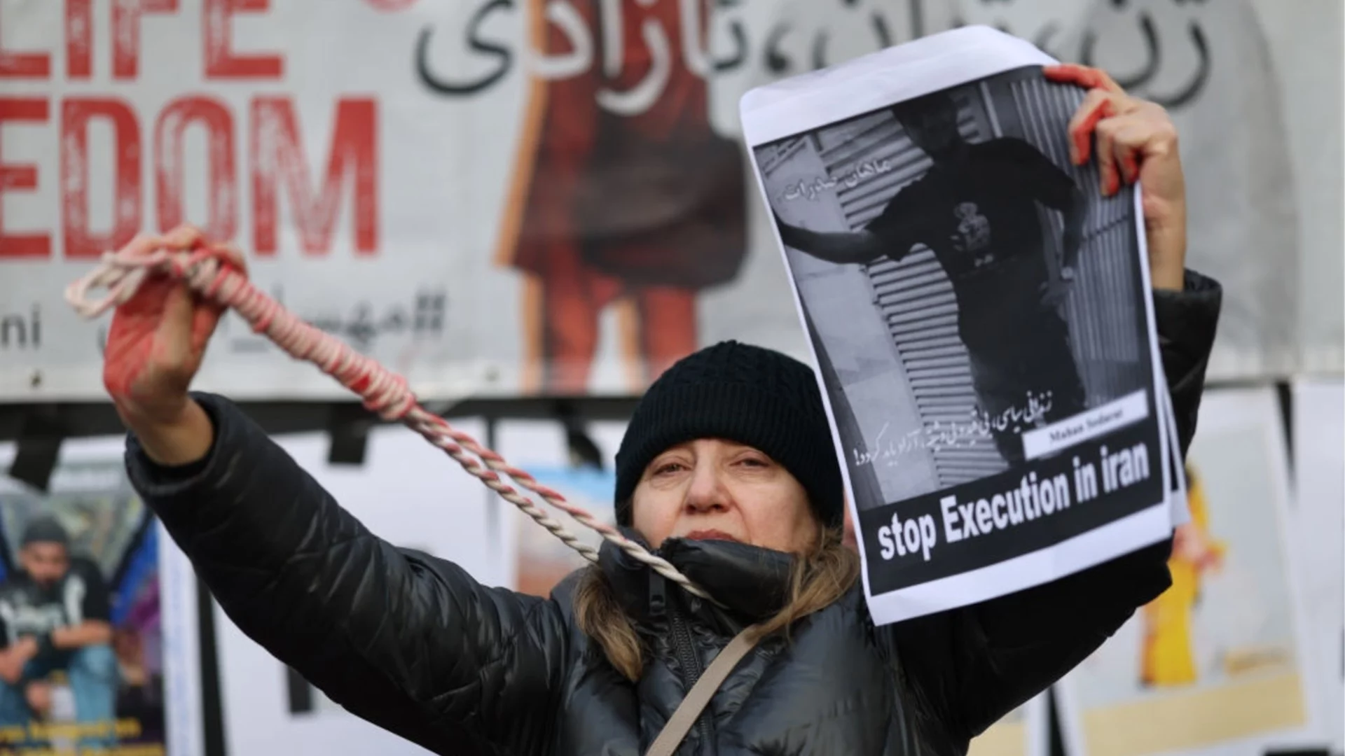Старата песен на нов глас: войната даде на Иран "прозорец" за екзекуции