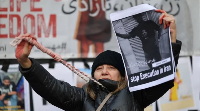 Старата песен на нов глас: войната даде на Иран "прозорец" за екзекуции