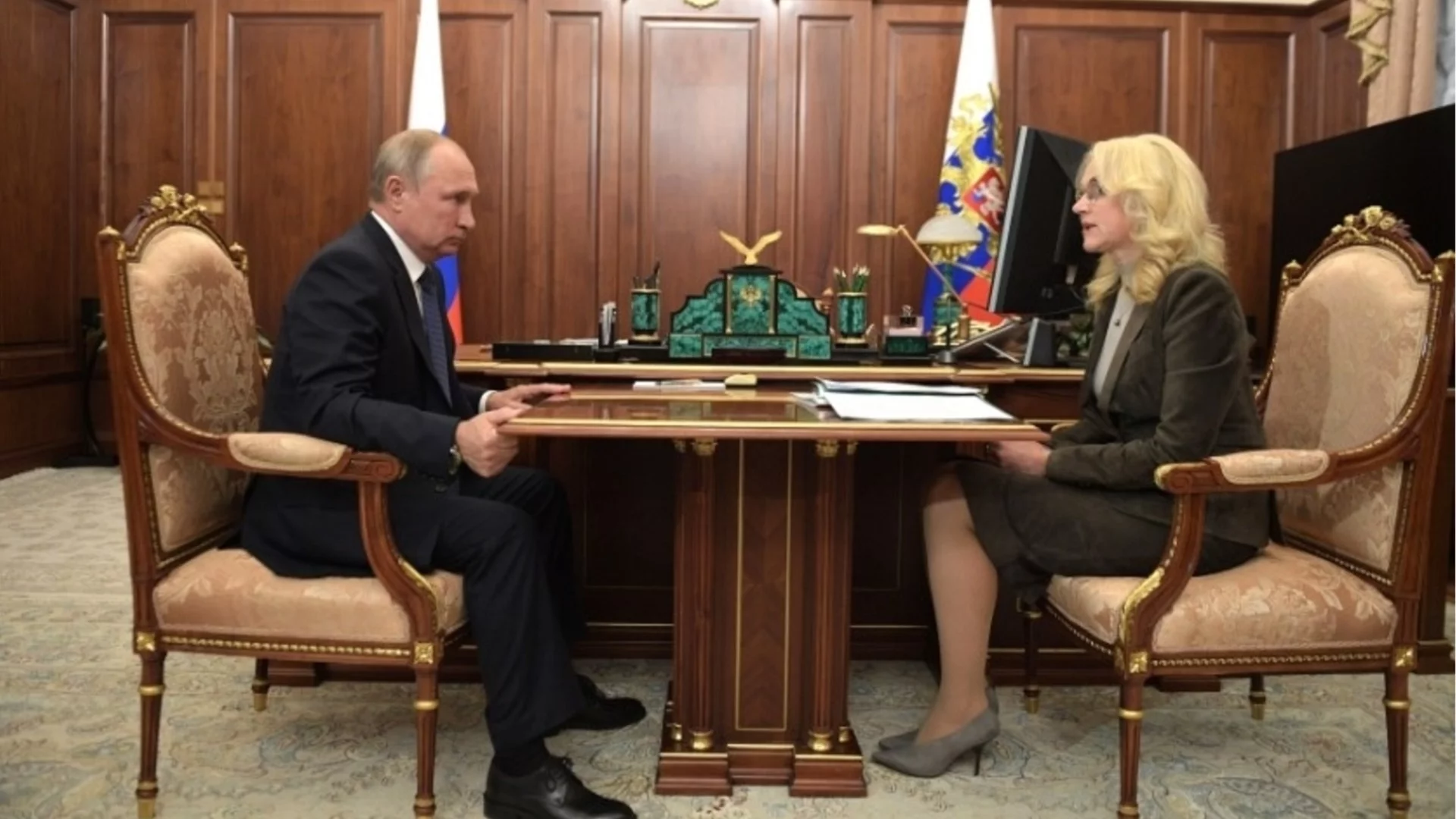 Заподозряха руски вицепремиер в пране на пари в ЕС, докато е под санкции