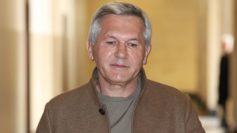 Звезда на ЦСКА "върти номерца" на Валтер Папазки и шефовете в клуба